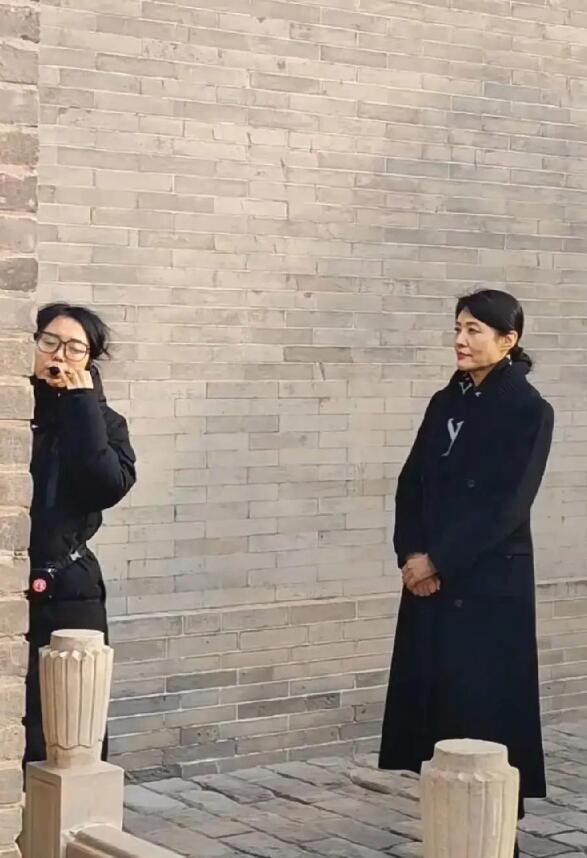 天啊，邯郸偶遇周涛，感觉不怒自威的样子，当官后面相都变了。以前做为央视一姐的周涛
