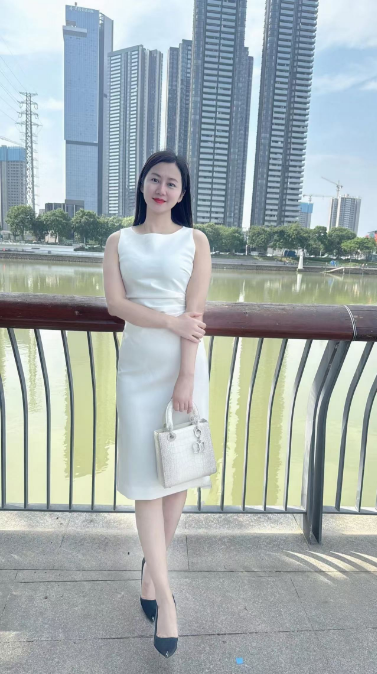 又瞒着老公陪老板出来出差了哈哈哈哈