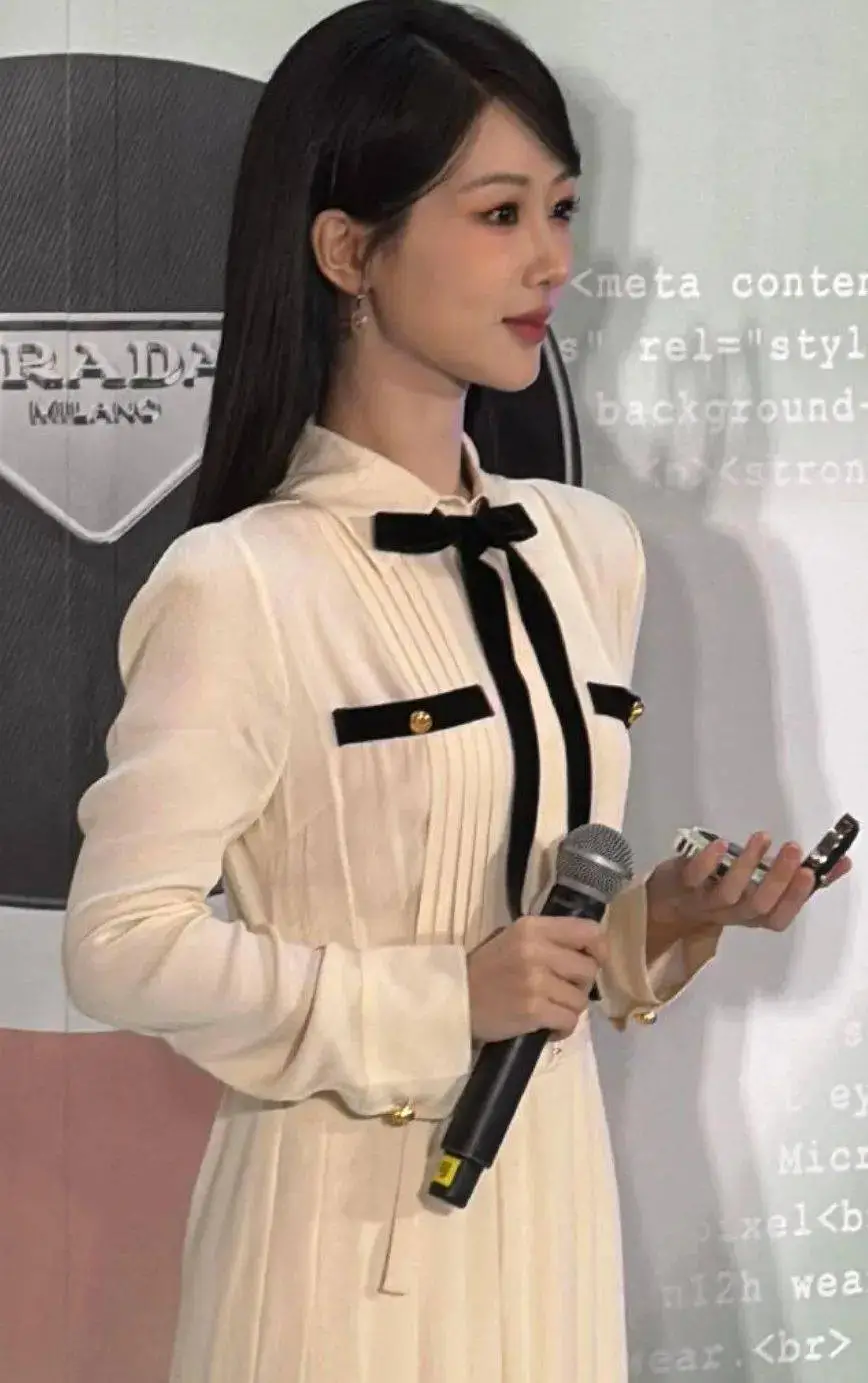 炸裂！33 岁杨紫活动生图疯传，清新脱俗美到犯规，简直仙女下凡！