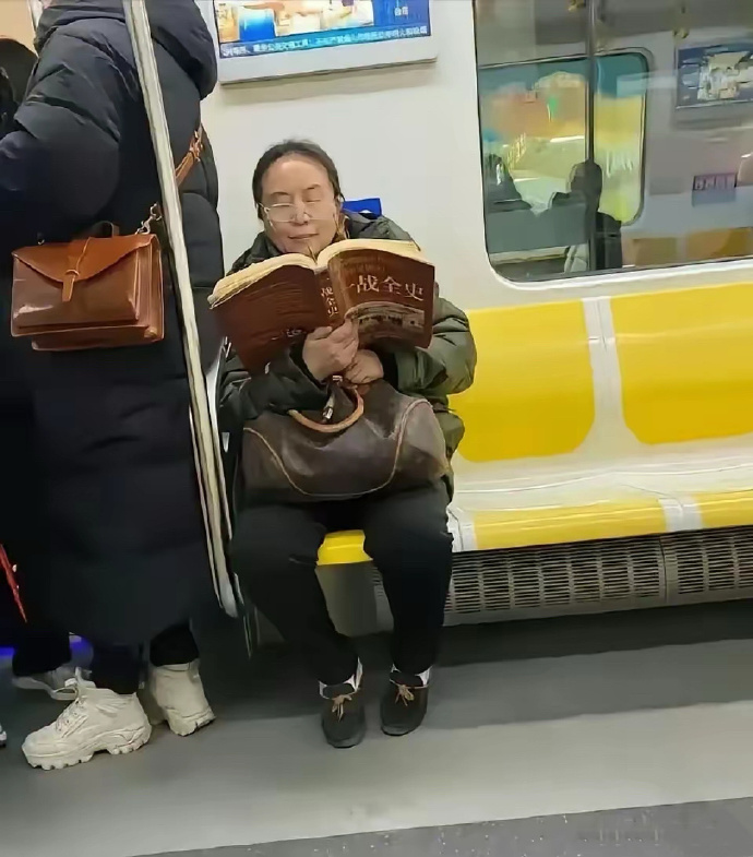 看到这位大妈，脸顿时红了，深深感觉自愧不如呀…… ​​​