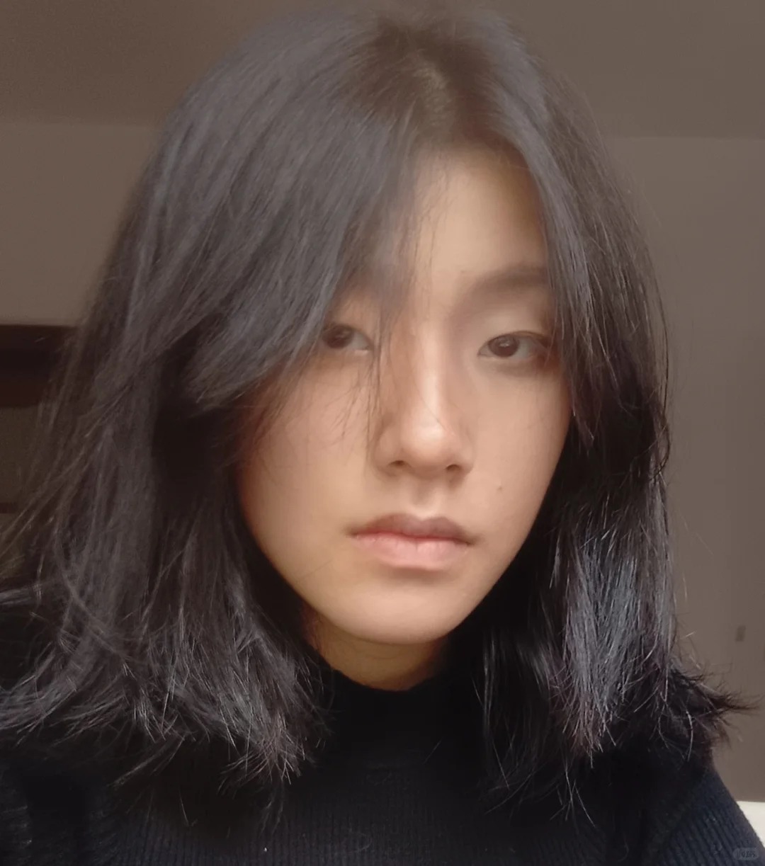 想知道自己长的好看还是难看
！！！这个打过修容不是纯素颜