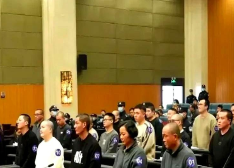 炸锅新闻！
明珍珍家族案一审结果出炉，惊掉下巴！明学昌竟然自杀，留下明珍珍兄妹三