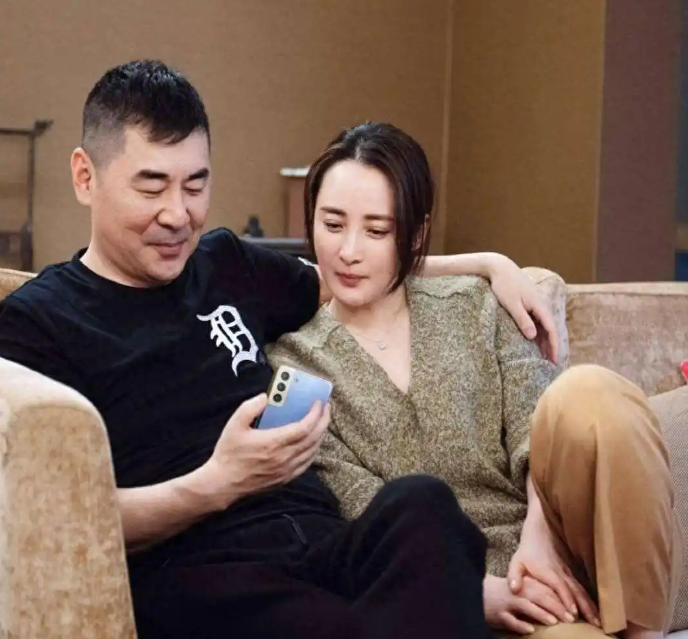 娱乐圈表面上光鲜亮丽，实际上暗藏玄机。为了争抢资源和机会，部分女星不惜使出各种手