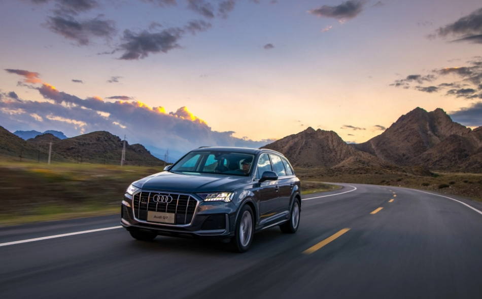 奥迪是三大一线豪车中跑高速最稳定的一款。你要是三款车没有完全比对过，你都不知道这