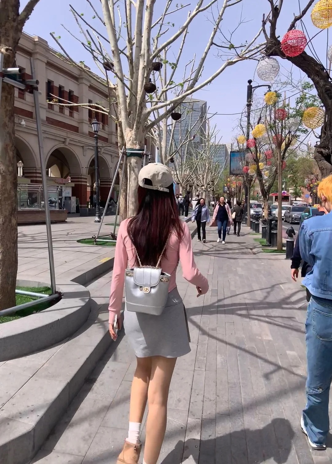 棉里咖啡 好喝好拍
对不起 没有拍多少咖啡店内饰 只顾臭美了 但是店里环境尊嘟很