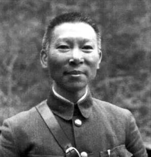 解放战争初期，深受蒋介石重用的薛岳，担任徐州绥靖公署主任，不仅手握千军万马，还有