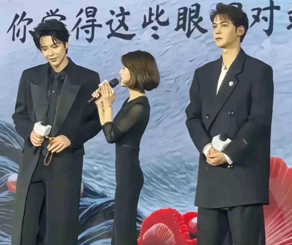 万万没想到女老板的一句话
让赵露思的身材变了样
这已经不叫瘦，已经是病态

赵露