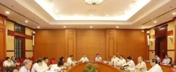 在越南的媒体上，传来了一个引人瞩目的消息：越共政治局经过深思熟虑，一致认定，连接