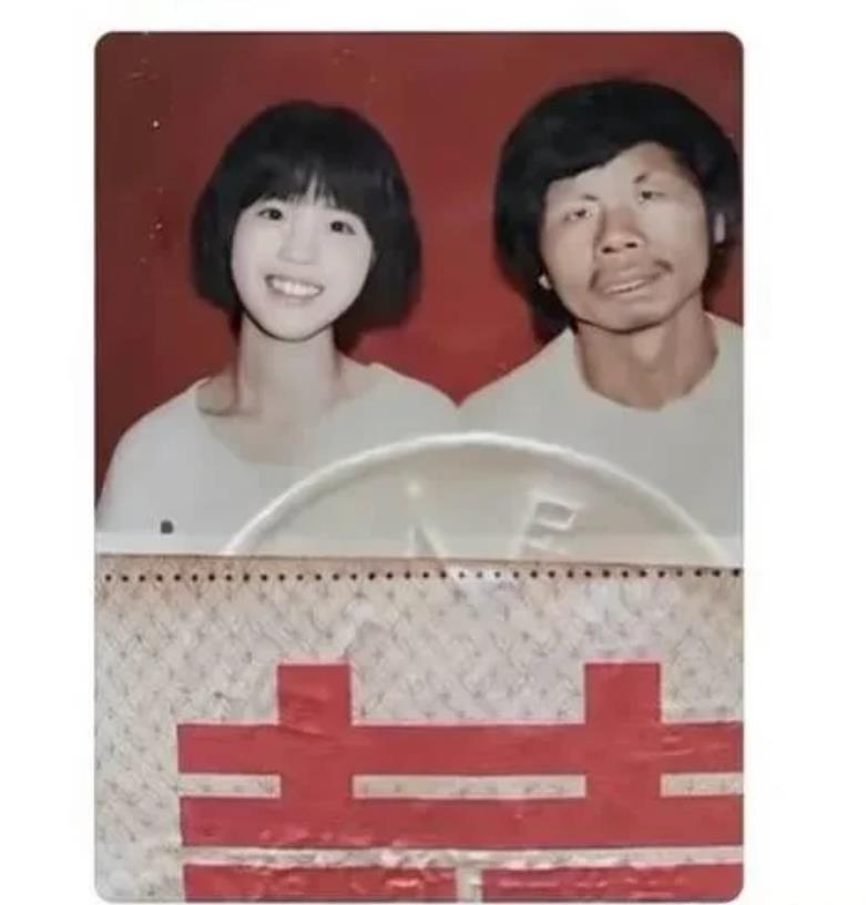 好想知道他俩目前的状态~~~那个年代，恋爱自由，无需样貌财富，只需能说会道！