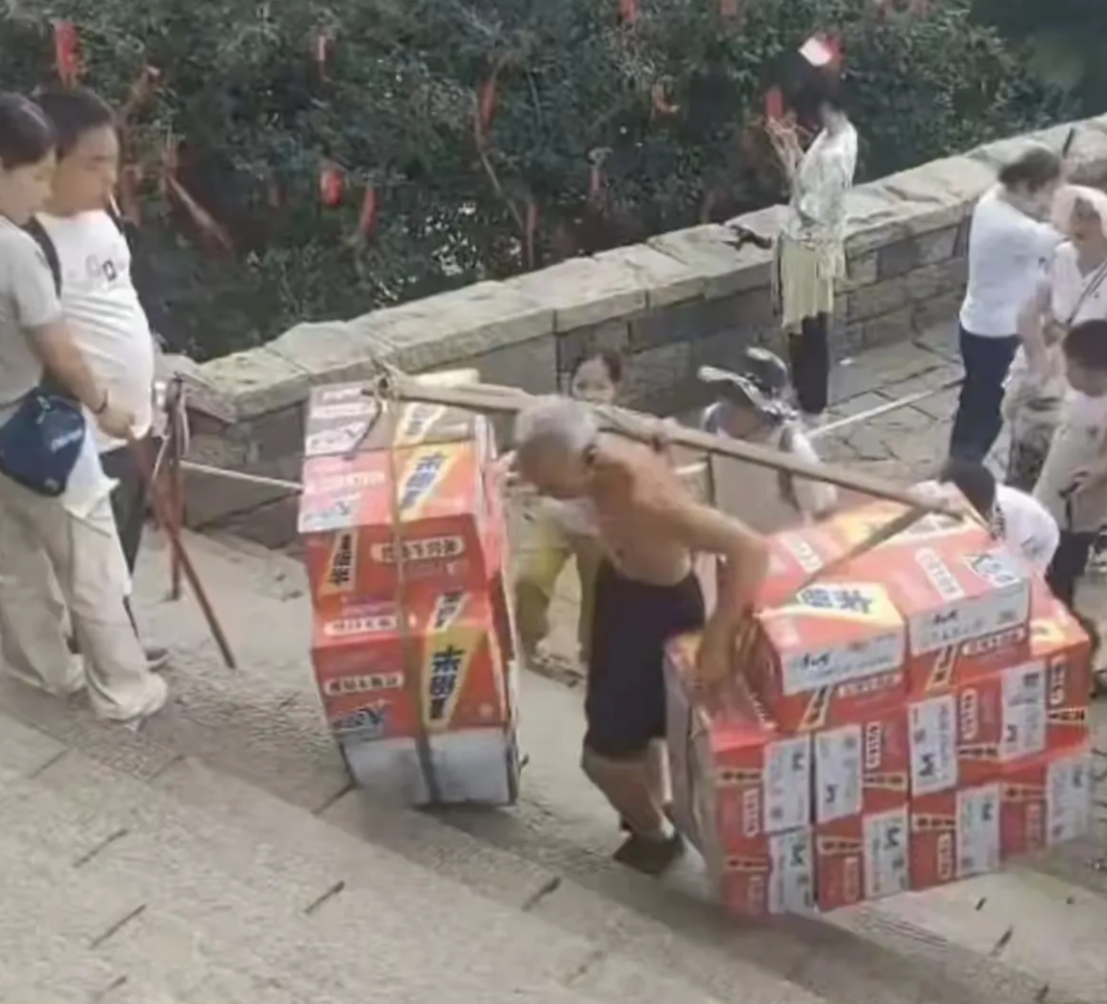 挑山工为什么不自己挑水卖？反正山上的水都是自己挑上去的，大家都不挑给店里了，我自