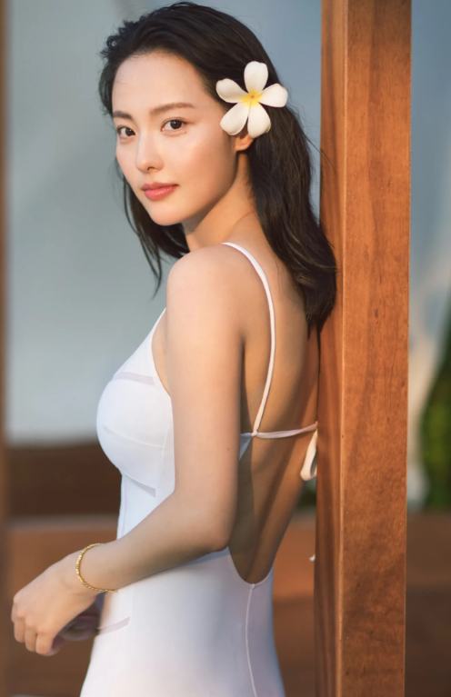 张嘉倪的三个人设，没一个立住彻底崩盘。

1、小娇妻
上个综艺想营造小娇妻人设：