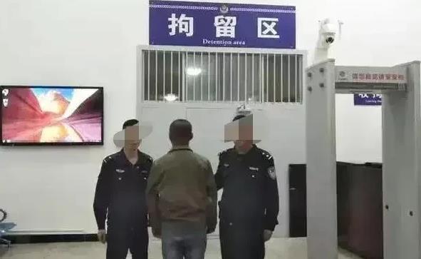 河南，一男子深夜回家发现老婆和陌生男人躺在一起睡觉。男子刚准备对陌生人进行殴打，