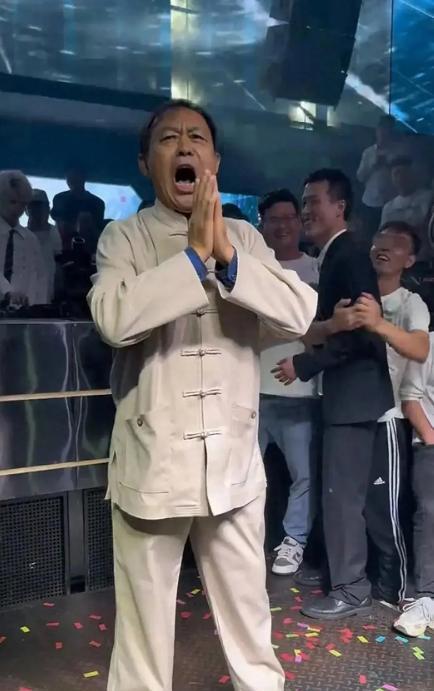 为什么大家都知道马保国是骗子，但不恨他？

说白了，因为他明摆着是个演员，在用骗