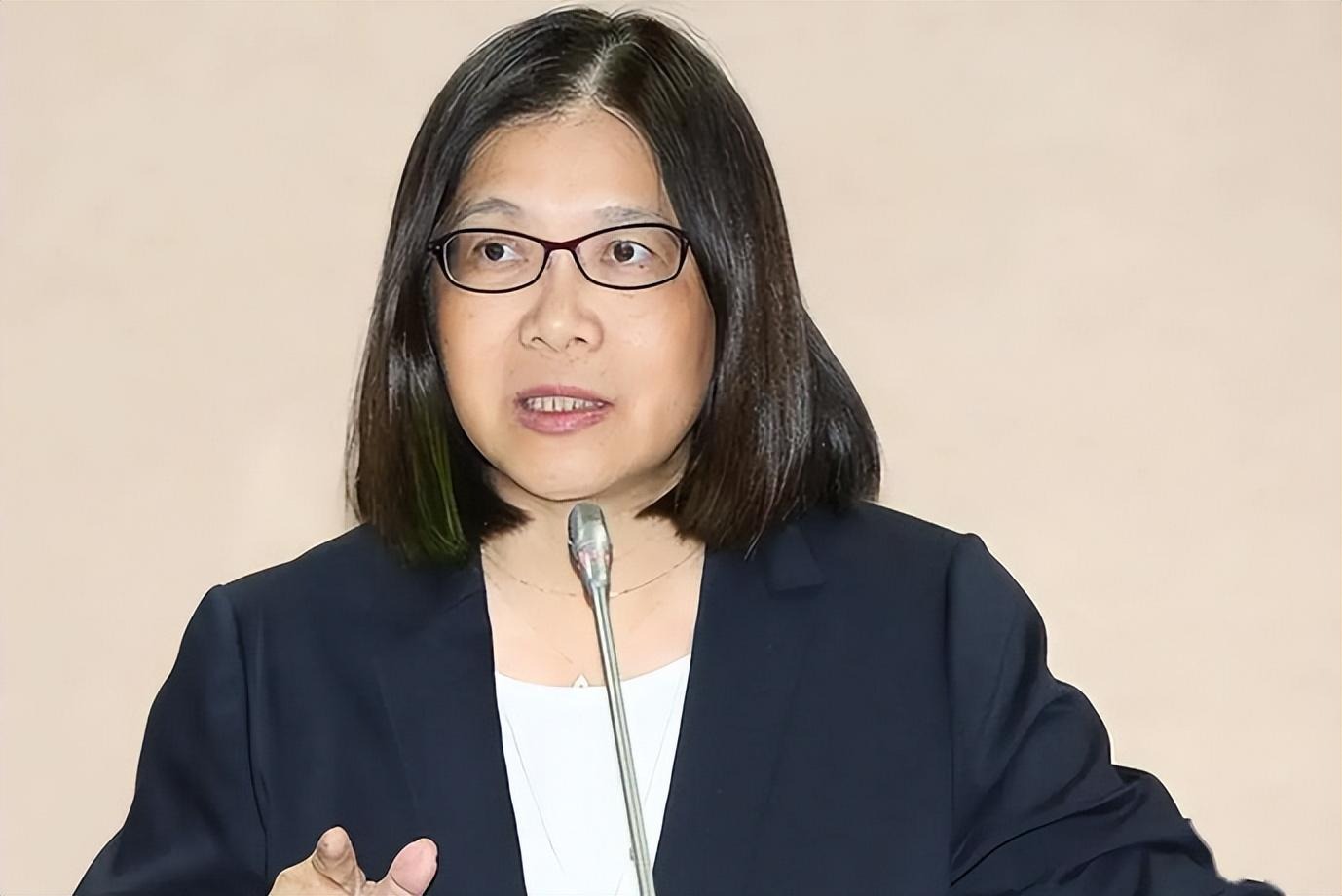 眼看形势不妙，管碧玲突然公开道歉，表态想要继续谈判。不得不说，见风使舵还得是管碧