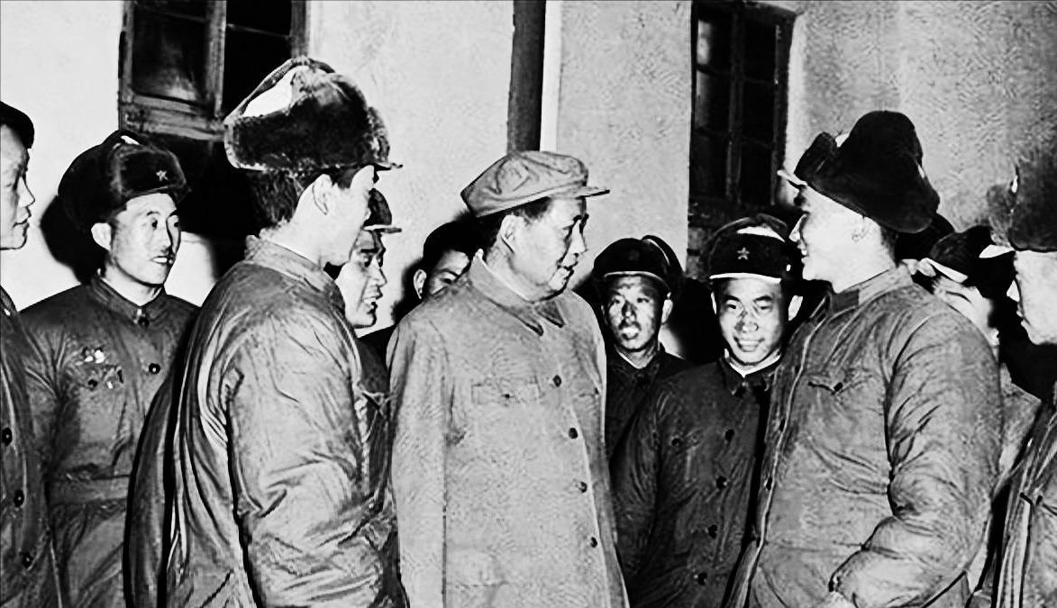 田家英，毛主席的秘书之一，1966年5月在毛主席的藏书室永福堂自杀，年仅44岁。