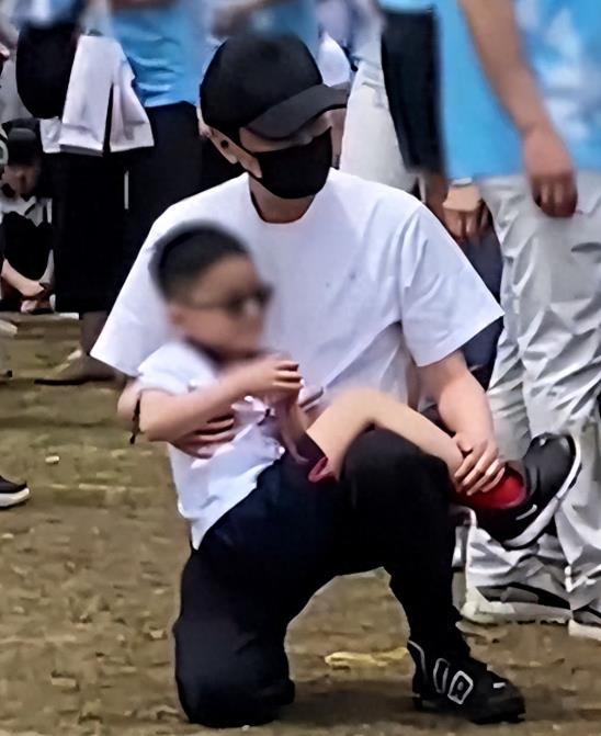 赵丽颖从默默无闻到成为一线花旦，演艺之路满是拼搏。近日网传她5岁儿子在运动会勇夺