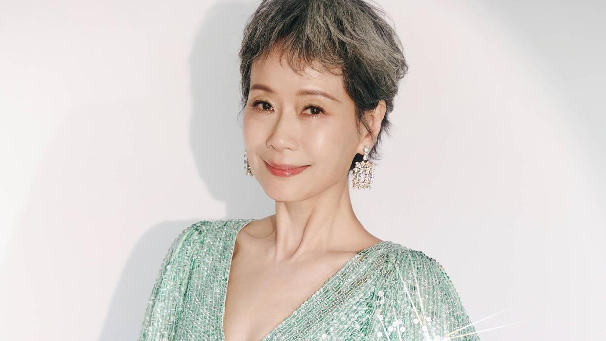 赵雅芝叶童重现打伞名场面