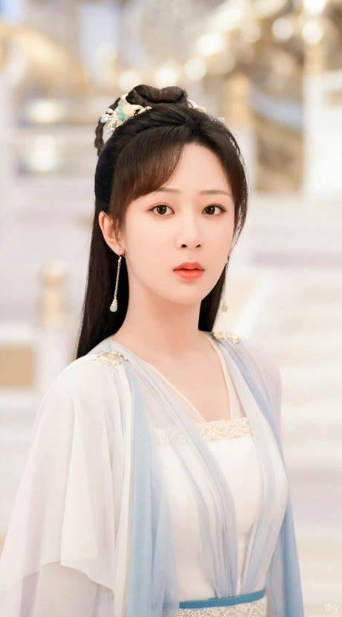 最近娱乐圈又热闹起来了

杨紫和白鹿对上了，两人的新剧同一天上映，不得不让人怀疑