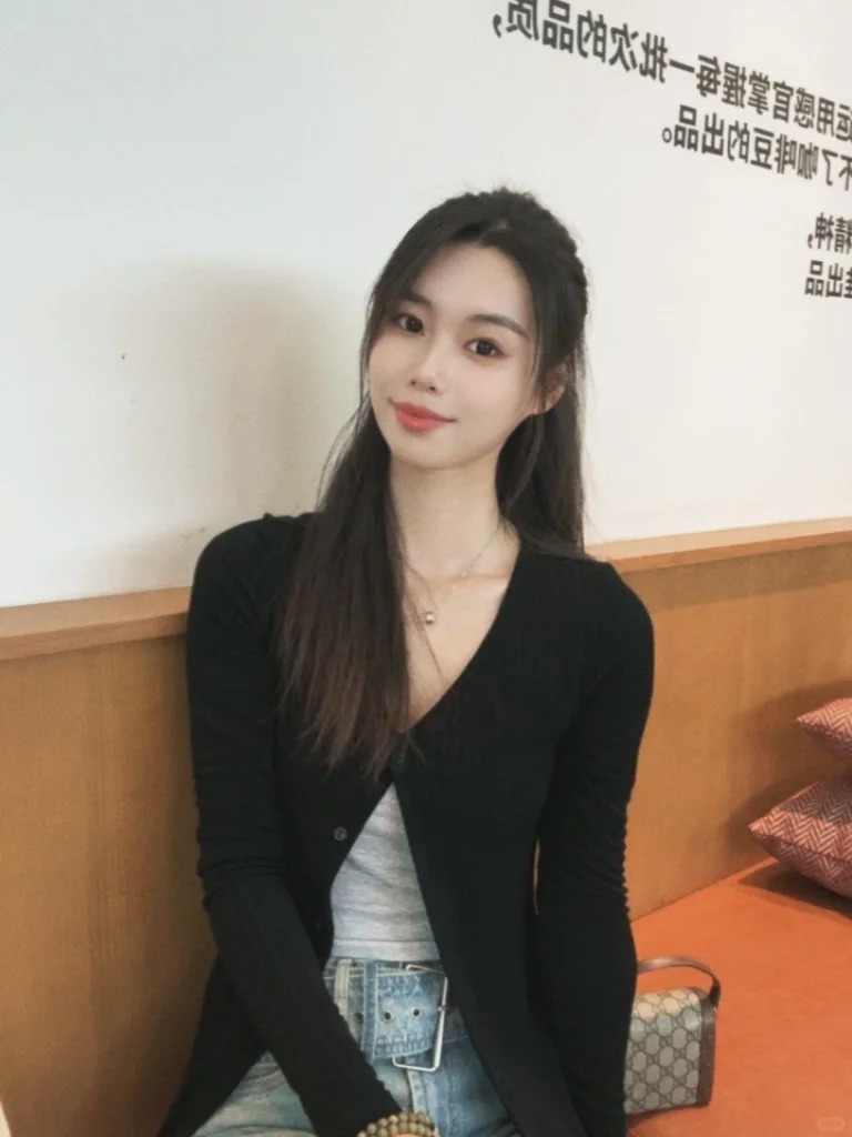 被幸福包围
人在懂得知足时最富有 懂得珍惜时最幸福