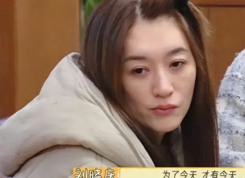李小冉吃了什么豹子胆。
原本以为参加这个节目是去伺候几个奶奶去的，结果反倒是大家