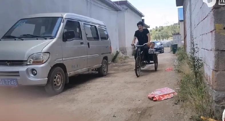 小吕被称为标题大王绝对实至名归，每一个标题都那么的搞笑且有深意！
有时候单单为了
