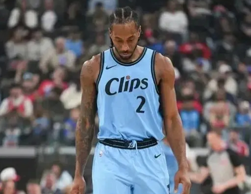 为什么说伦纳德是nba历史上最差的建队核心？主要原因是以下三点：

1.伦纳德可