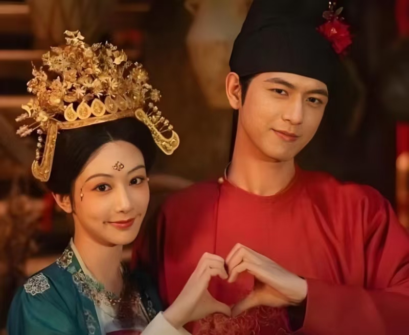 
《国色芳华》这部剧因对原著的过度改编而引发观众不满，许多观众因此选择弃剧。
