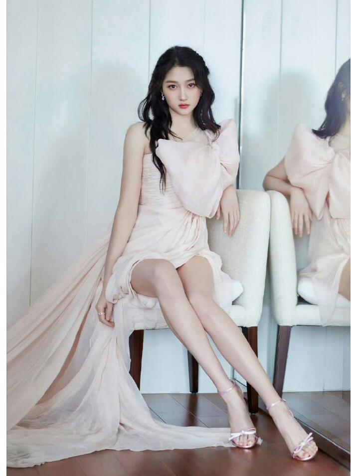 美腿系列之关晓彤