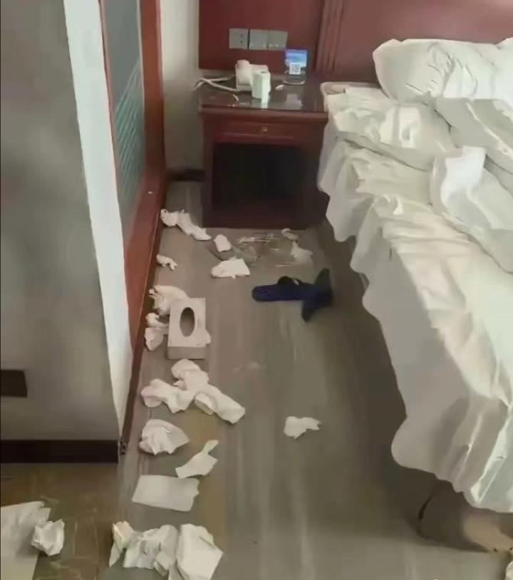 女朋友有5个前男友，4个同居过，很难受还要不要继续，做什么都觉得是别人吃剩下的，