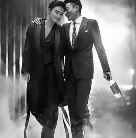 李宇春刘德华合照，中性风格特有味道