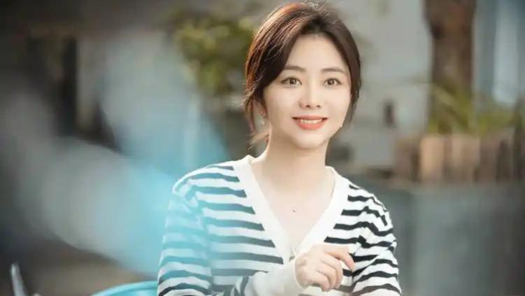 谭松韵：用演技与魅力，绘就人生多彩画卷