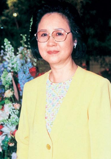 与琼瑶有关系的人，都特别长寿：

琼瑶前夫庆筠92岁，此人是一个体面人，与琼瑶离