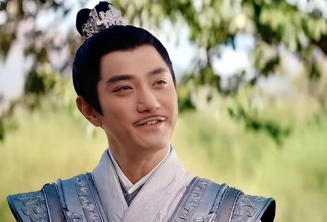 《大奉打更人》：和原著相比，银锣李玉春的人设变化太大了！
原著李玉春的人设主要有