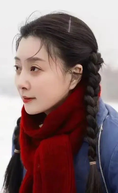 在我的眼中，殷桃没有刘亦菲漂亮，没有朱珠妩媚，没有陈数妖娆，没有高圆圆明媚，没有