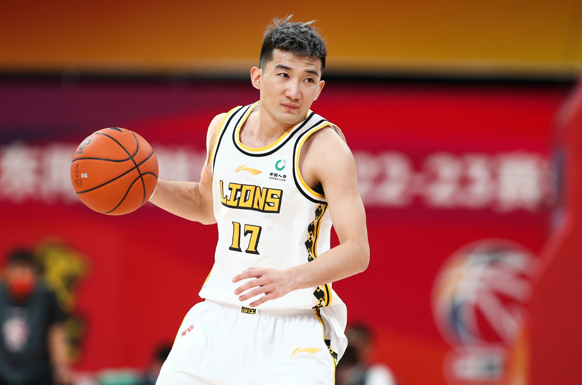 CBA第一支季后赛球队出炉
CBA已经进行了31轮比赛，目前广厦队27胜4负高居