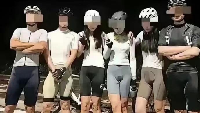 骑行圈男的这么穿可以理解，女生这么穿不尴尬吗？