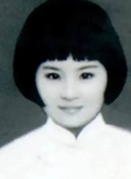 1931年5月，怀孕8个月的梁慧贞被押上刑场。临刑前，她取下手上的手表送给了刽子