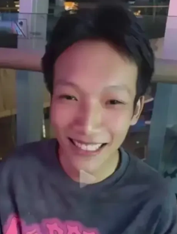 最新的消息来了，青岛地铁3号线上发生的那起小伙被老人暴打的事件有了新的进展，大家