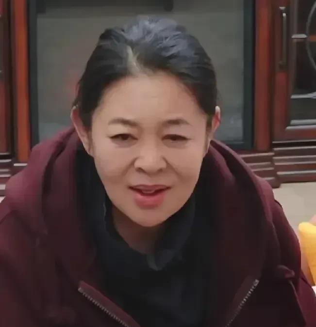 看了《一路繁华》，倪萍彻底翻车，感觉不可交！
刘晓庆本来不打算参加这个节目，是倪