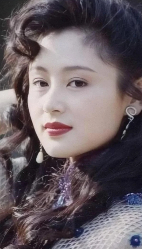 名导背后的女性：陈红的坚韧与美丽