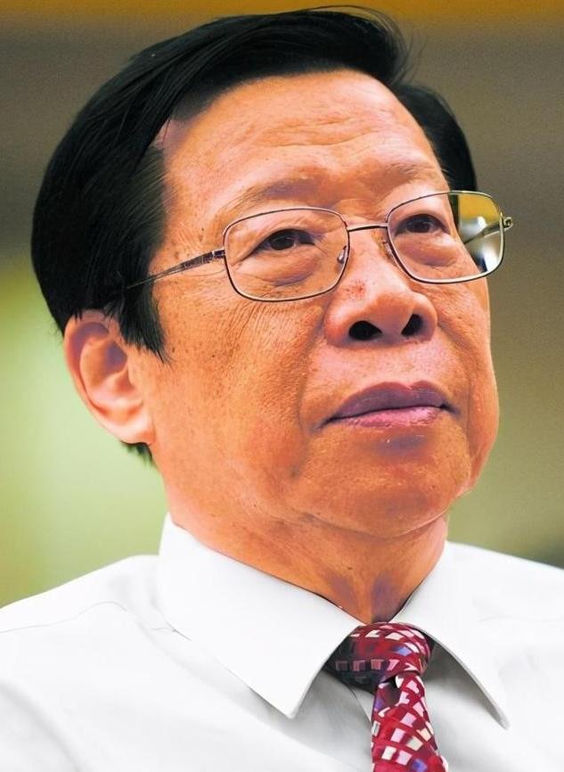 1993年，时任中央电视台台长的杨伟光，在没有上报的情况下，在《新闻联播》之后插