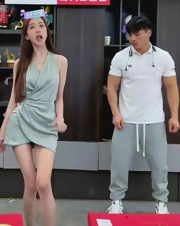 近期，“三只羊”这一曾经风光无限的直播电商品牌，正深陷一场前所未有的信任危机之中