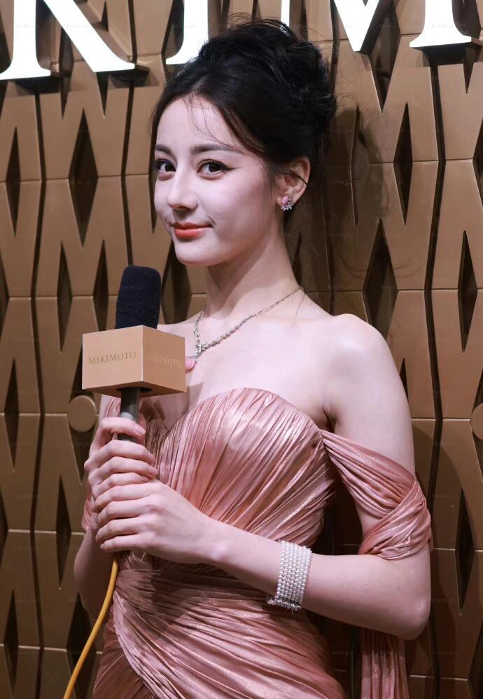 迪丽热巴好美