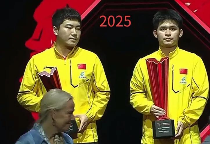 梁靖崑四次新加坡大满贯赛都输给了谁？
2022年，梁靖崑半决赛输给马龙。
202