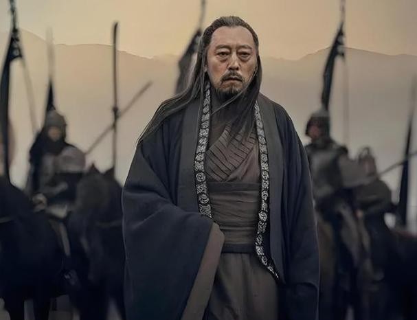 司马懿一生到底熬死了多少人？
40岁的时候，熬死了政敌杨修（44岁）
41岁的时