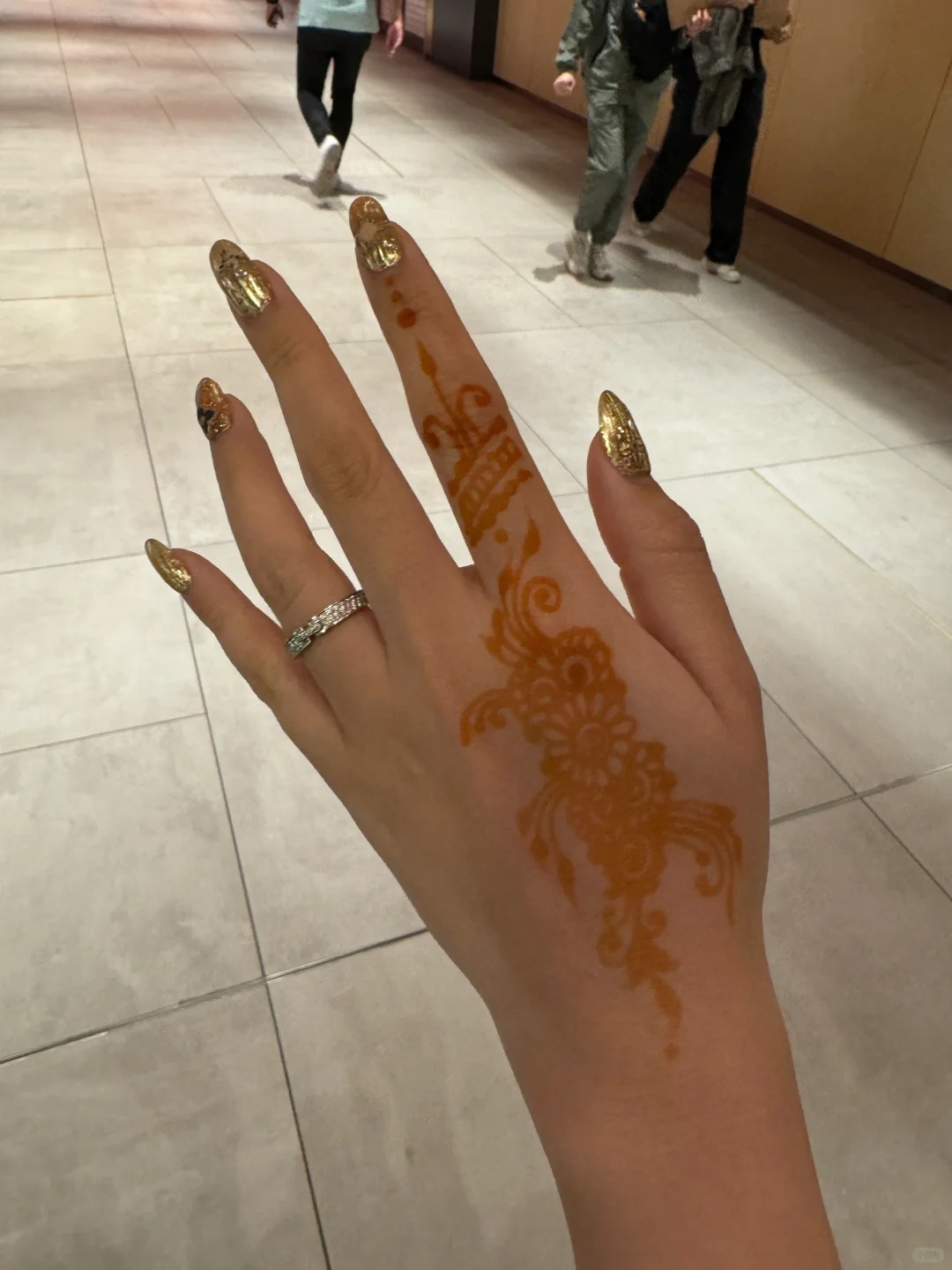 迪拜T1太可怕…
想想自己去年飞了10来次，头一次碰到机场有人发疯追人的😩😩