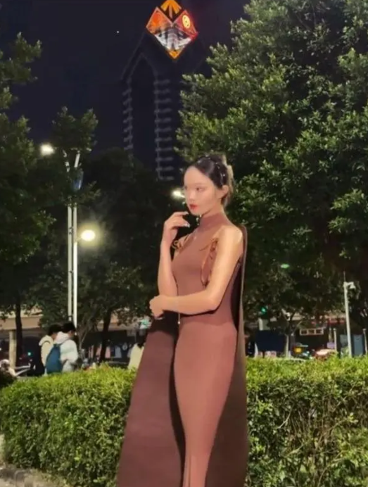 惊呆了，没想到，还真是个女螂。