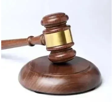 京，一男子餐厅吃完饭，却不慎将3万的LV包遗落在了座位，可等他回来寻找时，却被餐