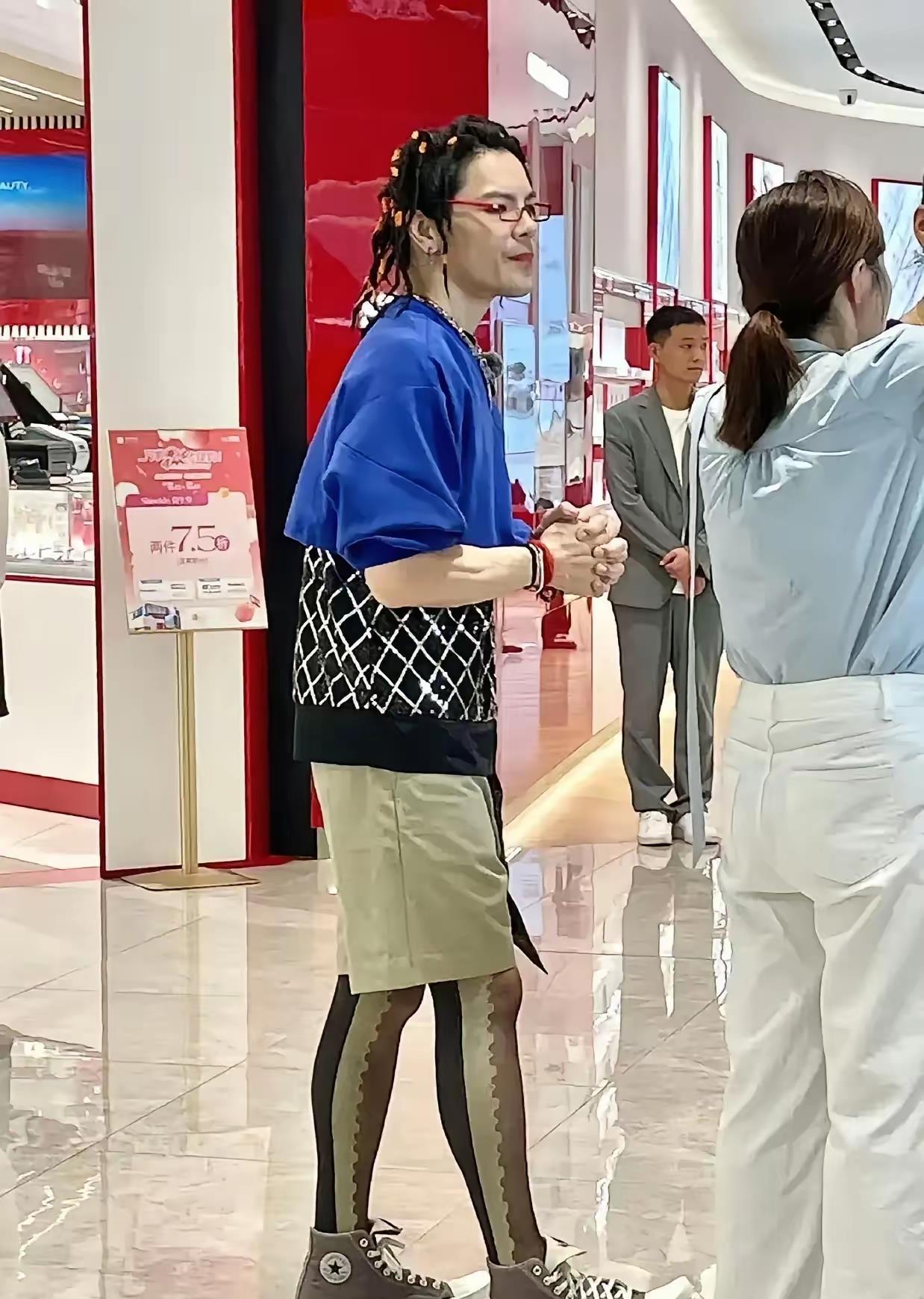 这造型在我们村早被人打??了！哈哈哈哈！[开怀大笑]