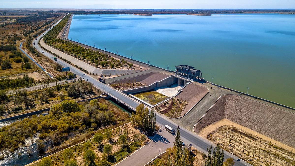 红崖山水库：一座在沙漠里建起来的水库